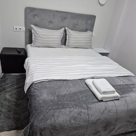 Budget Private Room تشيسيناو المظهر الخارجي الصورة